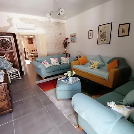 Casa D'angolo Chiaramonti